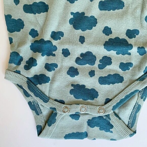 Kate Quinn Organics Long Sleeve Triple Ruffle Bodysuit, Cloud Scatter, 6 12 18 M - Picture 6 of 8